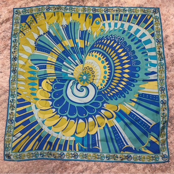 Emilio Pucci Accessories - Emilio Pucci Large 100% Silk Scarf VGUC - Spring/Summer 2007 Collection